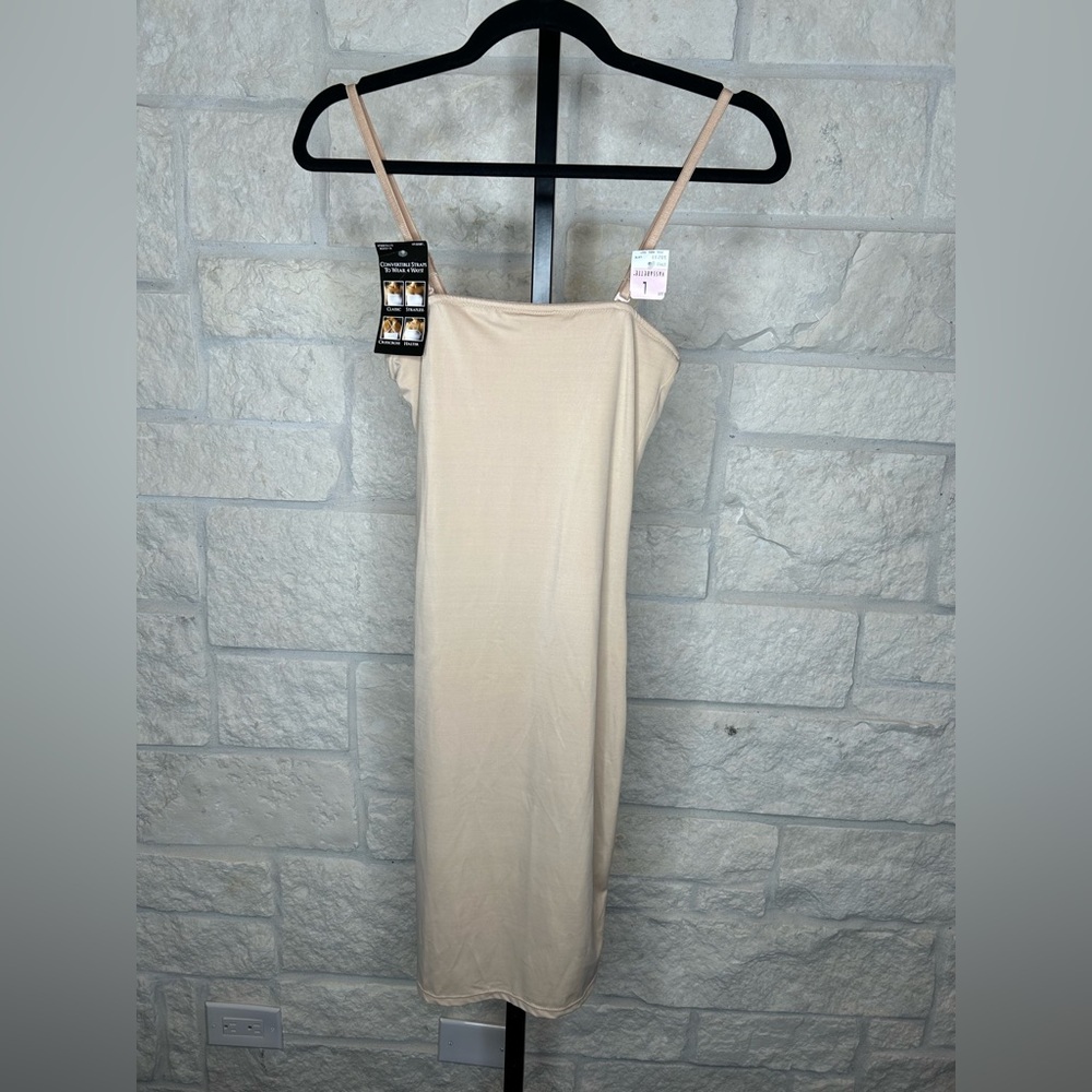 Vassarette NWT 4 Way Convertible Slip Size Large Nude Shelf Bra Included